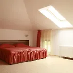 Alafrangite