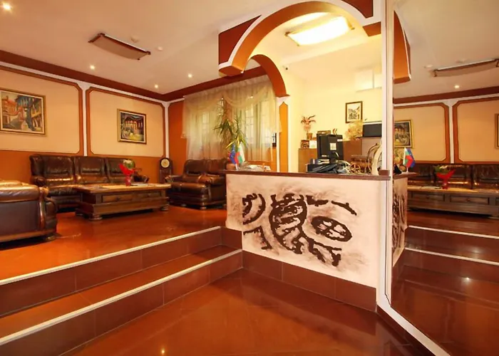 阿拉弗朗吉特酒店 酒店 3*